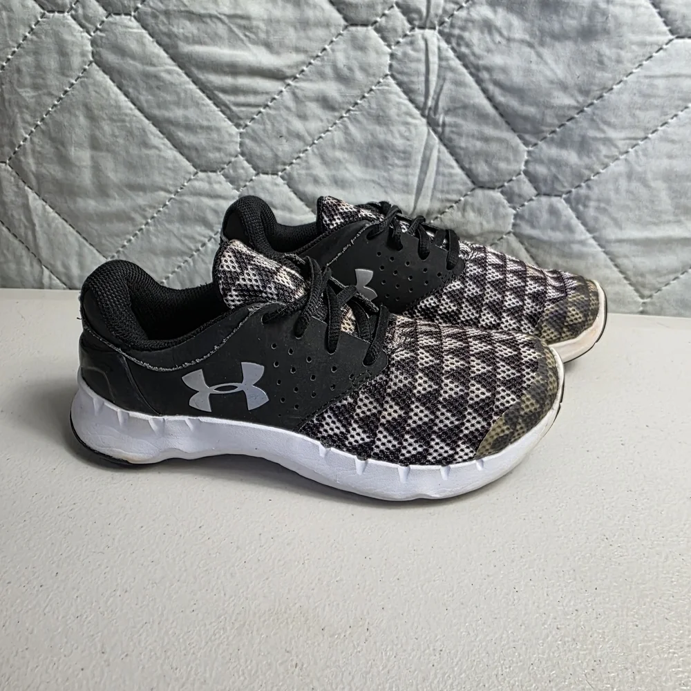 Under Armour kids' athletic sneakers in black and white. Size 3.5Y